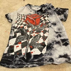 Tee shirt with rose